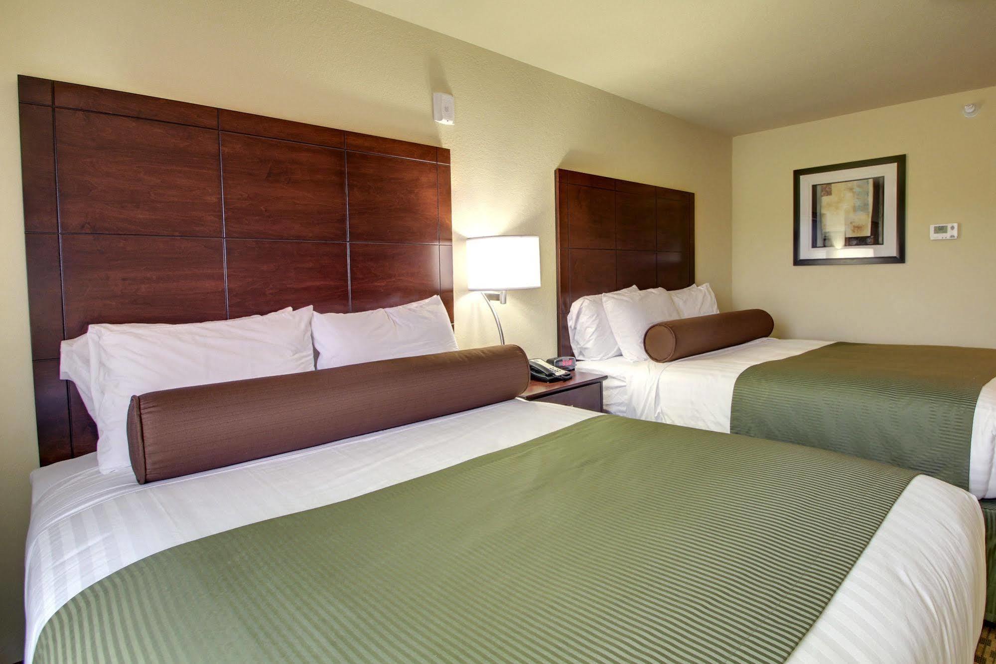 Cobblestone Inn And Suites - Eaton Exteriör bild