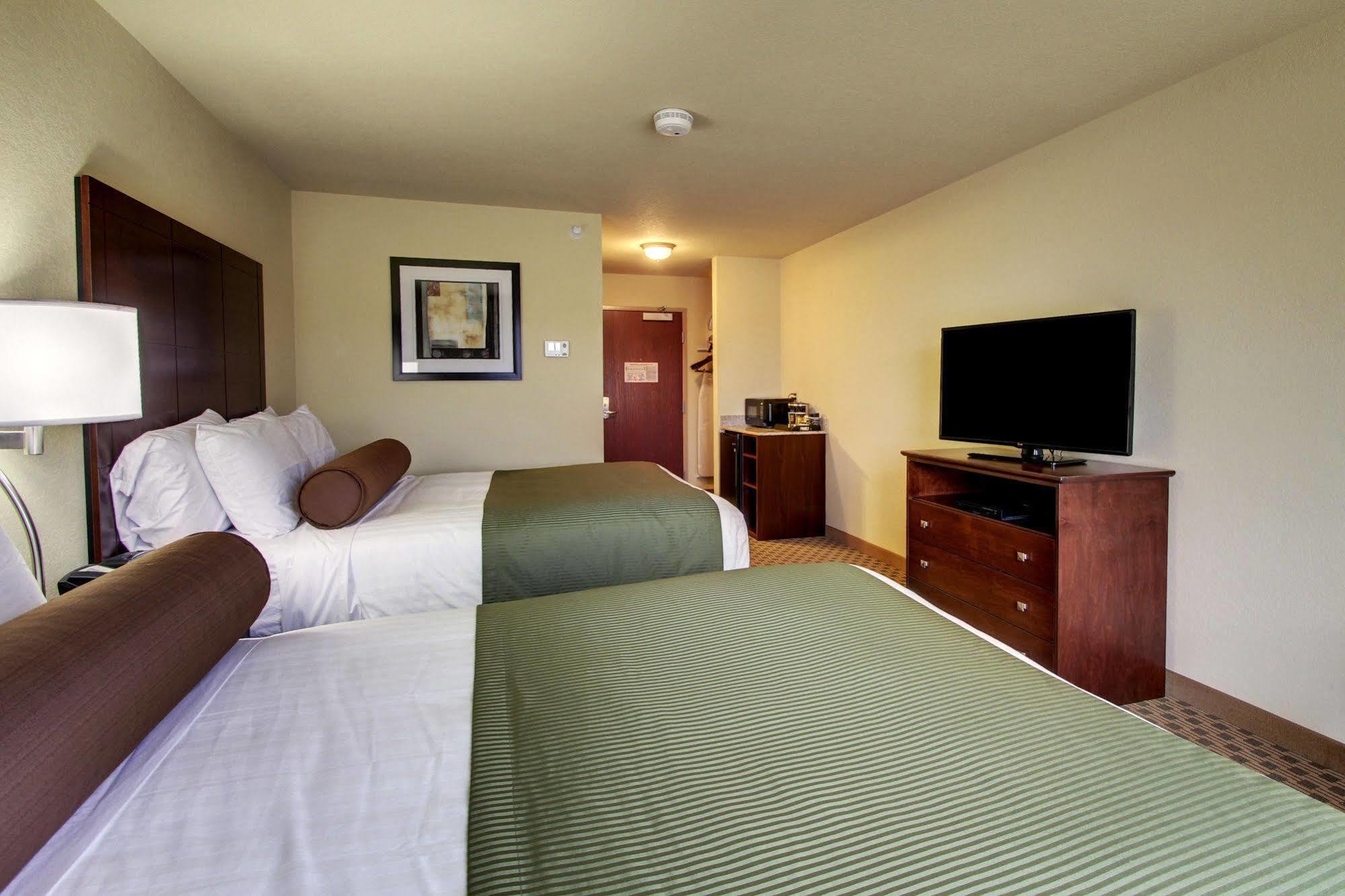 Cobblestone Inn And Suites - Eaton Exteriör bild