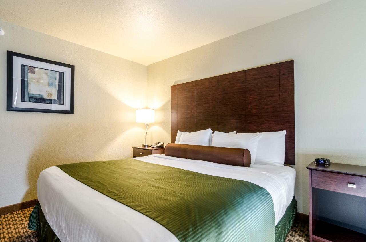 Cobblestone Inn And Suites - Eaton Exteriör bild