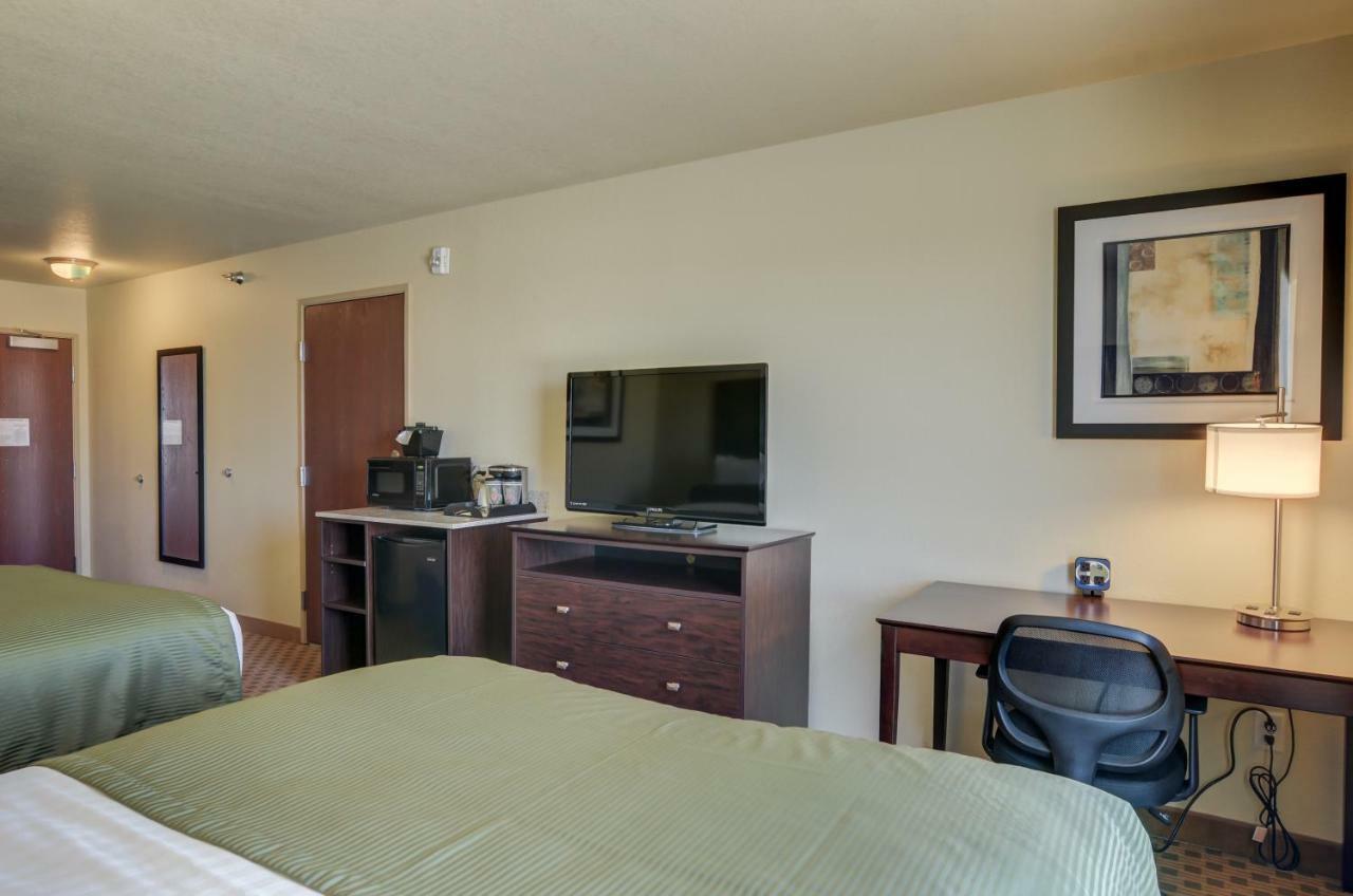 Cobblestone Inn And Suites - Eaton Exteriör bild