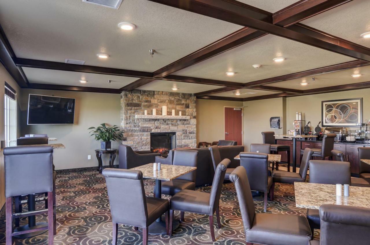 Cobblestone Inn And Suites - Eaton Exteriör bild